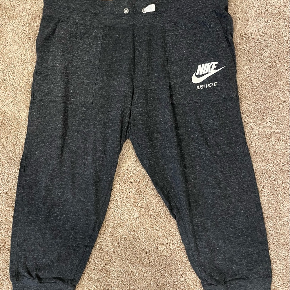 Nike Cropped Sweats